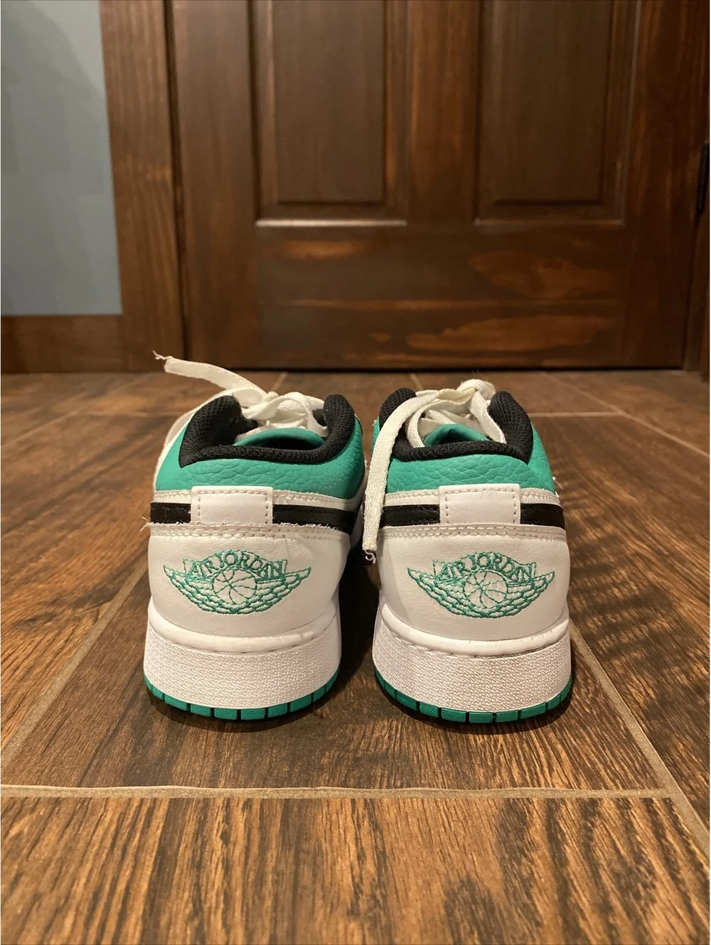Nike Air Jordan 1 Low GS White Lucky Green Size 4.5Y Youth (553560-129)